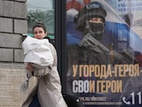 מודעת גיוס בסנט פטרסבורג / צילום: ap, Dmitri Lovetsky