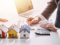 הדרישות החדשות שמתכננת להוציא הרשות לני''ע בדוחות הכספיים של חברות הנדל''ן / צילום: Shutterstock