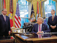 דונלד טראמפ וקווין האסט / צילום: Reuters, Brian Snyder