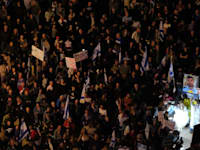 המונים במחאה בכיכר הבימה שבתל אביב / צילום: יאיר פלטי