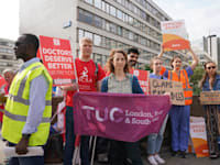 איגודי עובדים מפגינים בלונדון / צילום: Reuters, PA Images