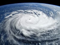 איך נקראת סופה טרופית שמתרחשת במזרח התיכון? / צילום: Shutterstock