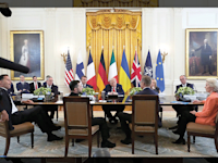 המאמצים לא הניבו את התוצאות המקוות. מנהיגי אירופה באחת משיחותיהם עם נשיא ארה''ב, דונלד טראמפ / צילום: ap, Alex Brandon