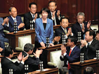 ראשת ממשלת יפן סנאה טקאיצ'י בפרלמנט. האישה הראשונה בתפקיד / צילום: ap, Eugene Hoshiko