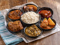 תבשילים בלחם בית / צילום: דוד ששון