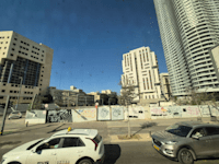 המקום שבו עמד בעבר בית מעריב וייבנה בו המגדל החדש / צילום: דרור מרמור