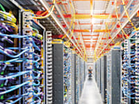 דאטה סנטר / אילוסטרציה: Reuters, Noah Berger