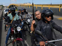 אזרחים תומכי הנשיא מדורו יוצאים לרחובות / צילום: ap, Matias Delacroix