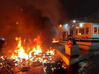 המפגינים באיראן מבעירים רחובות / צילום: Reuters