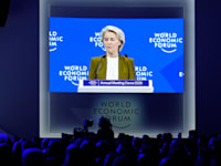 נשיאת הנציבות האירופית אורסולה פון דר ליין נואמת במהלך הכינוס השנתי של הפורום הכלכלי העולמי בדאבוס, שוויץ / צילום: ap, Markus Schreiber