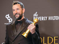 נואה ווייל קוטף את גלובוס הזהב על משחקו ב''הפיט'' בשבוע שעבר / צילום: Reuters, Mario Anzuoni