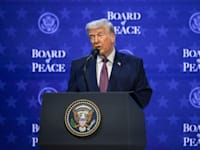 טראמפ מציג את מועצת השלום בדאבוס / צילום: Reuters, Harun Ozalp