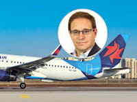 מטוס ישראייר. בעיגול: יואב וייס / צילום: מוני שפיר, סיוון פרג