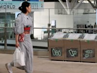 פחי אשפה בשדה התעופה של טוקיו שנאטמו מסיבות ביטחוניות / צילום: ap, Koji Sasahara