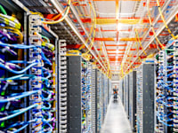 חוות שרתים של אמזון / צילום: Reuters, Noah Berger for AWS