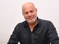 עופר זרף, מבעלי חברת יסודות איתנים / צילום: אולפני חובב