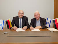 רולף האבן יאנסן, מנכ״ל האפאג-לויד ויאיר סרוסי, יו״ר דירקטוריון צים / צילום: שוקה כהן