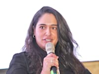 עפרי אליהו-רימוני, ממייסדי ארגון ''הביתה חוזרים לגליל'', בכנס שמים את הצפון במרכז / צילום: שלומי יוסף