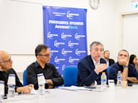 מימין: פרופ' אסף חמדני, יו''ר הוועדה לרפורמה בדוחות; ספי זינגר, יו''ר רשות ני''ע; רו''ח שלומי שוב ופרופ' אמיר ברנע / צילום: אלון גלבוע