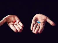 גלולות סטייל מטריקס. רעיון שמציע שחרור / צילום: Shutterstock