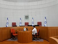 קלדנית בבית המשפט / צילום: ap, Ohad Zwigenberg