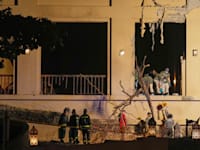 כוחות ביטחון בנלון בדובאי שנפגע בתקיפה איראנית / צילום: ap, Altaf Qadri