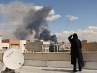 עשן בטהרן לאחר התקיפה המשולבת של ישראל וארה''ב / צילום: AP