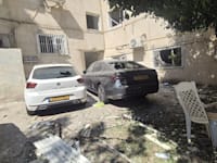 רכבים שניזוקו מטיל איראני בתל אביב / צילום: אלה לוי וינרייב