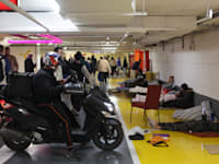 ישראלים מוצאים מקלט בחניונים תת־קרקעיים / צילום: Reuters, Oren Ziv