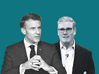 קיר סטארמר, רה''מ בריטניה, ועמנואל מקרון, נשיא צרפת / צילום: Kin Cheung, Tschaen Eric/Pool/ABACA