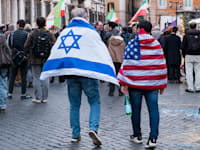 הפגנת תמיכה במלחמה. שיתוף הפעולה יהיה פרק חשוב בסיפור ההצלחה / צילום: Reuters, Stefano Ronchini