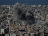 תקיפת צה''ל בדאחייה, ביירות / צילום: ap, Hussein Malla