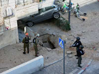 זירת פגיעה במרכז הארץ / צילום: ap, Ohad Zwigenberg