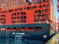 אוניית ZIM DIAMOND בנמל המפרץ / צילום: אריאל ורהפטיג