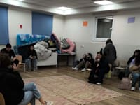 ישראלים במקלט / צילום: פביו טרופה