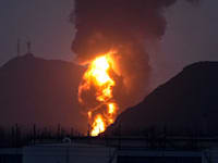 פיצוץ במתקן נפט באיחוד האמירויות כתוצאה מתקיפה איראנית / צילום: ap, Altaf Qadri