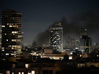 פגיעה של טיל איראני במרכז הארץ / צילום: ap, Ohad Zwigenberg