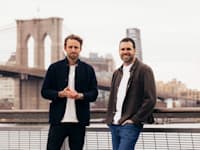 משמאל: דני בריקמן, מנכ''ל אואזיס, ועמית צימרמן, סמנכ''ל המוצר / צילום: אוהד קב