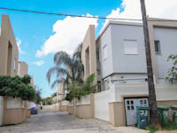 הדקלים 73 במרכז פרדס חנה / צילום: שלומי יוסף