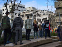 הרס שנוצר מנפילה של טיל איראני / צילום: ap, Oded Bality