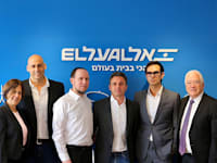 בכירי החברות בהכרזה על העסקה. מימין: עמיקם בן צבי, יו''ר אל על, עידן וולס, מנכ''ל קבוצת דלק, איתמר פורמן, מנכ''ל ישראכרט, משה מורגנשטרן, מנכ''ל הנוסע המתמיד, ליאור רביב, משנה למנכ''ל ישראכרט, ותמר יסעור, יו''ר ישראכרט / צילום: יוגב ברגר