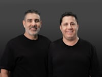 מייסדי קבוצת הפיננסים פרופיט, אסף בנאי ושלומי אלברג / צילום: קבוצת הפיננסים פרופיט