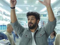 אביב אלוש בקמפיין הפרסום של פליי קארד / צילום: מתוך יוטיוב