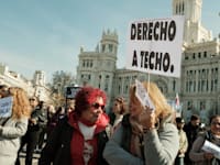 הפגנה למען דיור נגיש במדריד. הביקוש הגבוה הוביל לעליות מחירים / צילום: Shutterstock