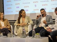 ניר עובדיה, יפעת אורון ורונית הראל בן זאב, בפאנל משותף בכנס ''עושים לונג על ישראל'' / צילום: שלומי יוסף