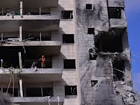 הדירות שנפגעו. פגיעה ישירה וקטלנית / צילום: Reuters, Matan Golan