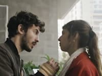 סצנה מהסרט ''נדל''ן סיפור אהבה''. בני זוג שחצויים בנושא הדיור / צילום: צילום מסך מיוטיוב