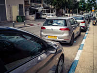 חניה בכחול־לבן / צילום: Shutterstock