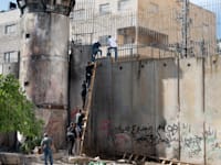 50 אלף שב''חים בישראל: בעיית אכיפה או עצימת עיניים? / צילום: Reuters, Aruallan