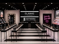 מתחם פופ-אפ של Sephora Collection ורשת GLAM24 / צילום: הנהלת קניוני עזריאלי